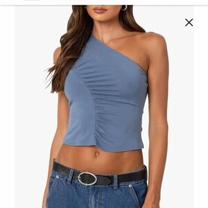 edikted IVY RUCHED ONE SHOULDER TOP